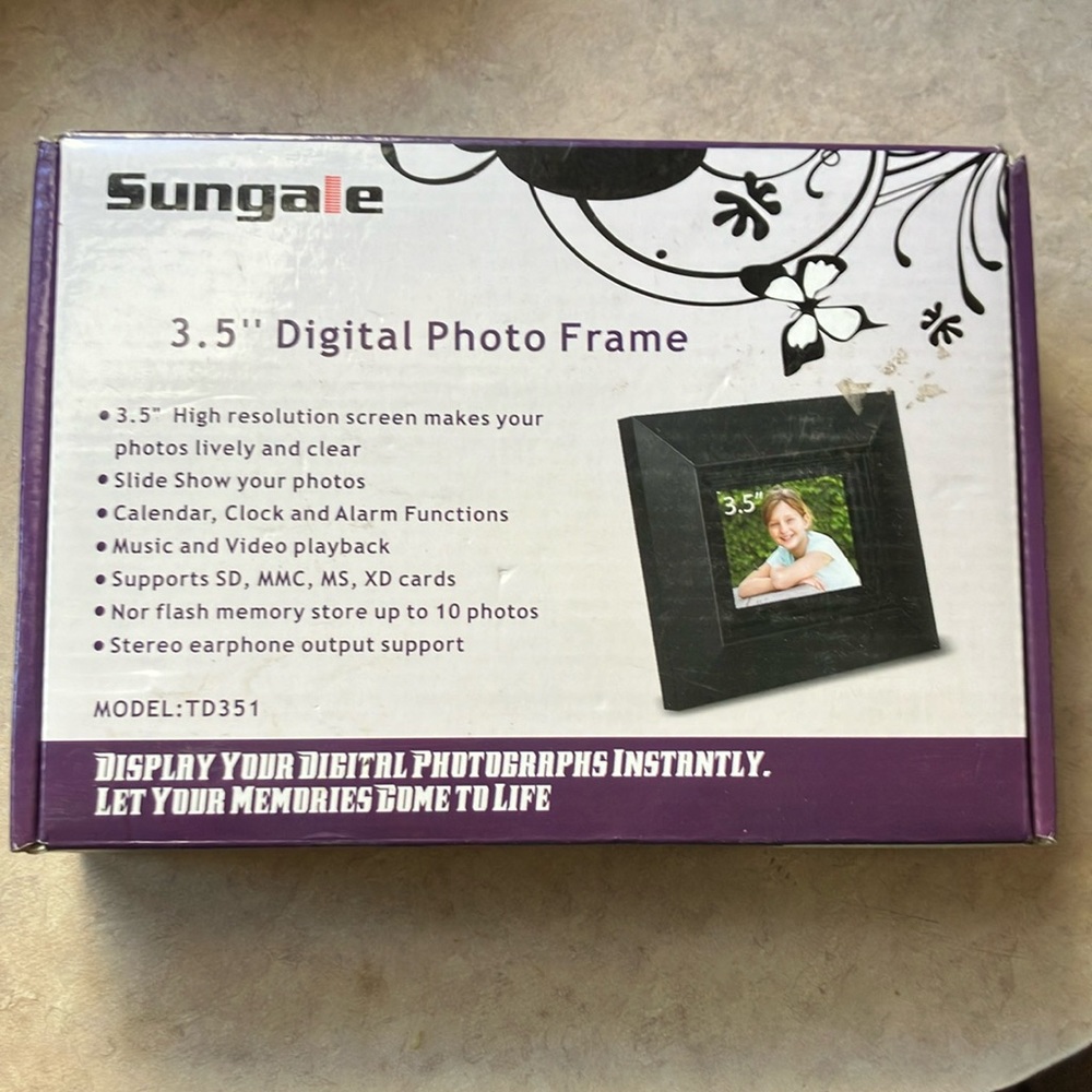 3.5 inch digital photo frame